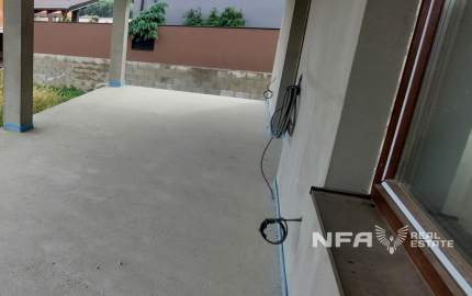 Moderná novostavba v štádiu holodom