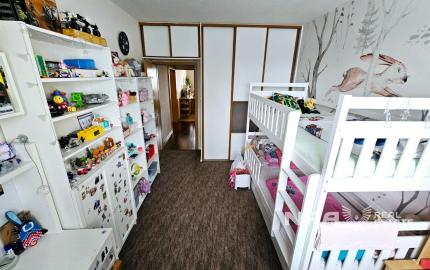 TOP Priestranný zrekonštruovaný byt v Hronseku