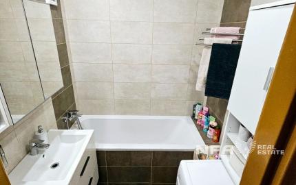 TOP Priestranný zrekonštruovaný byt v Hronseku