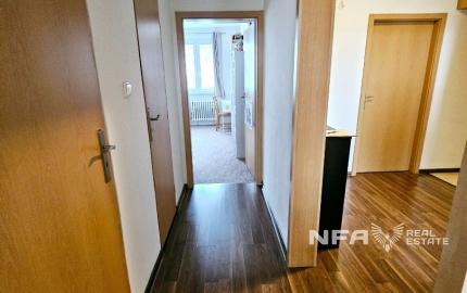 TOP Priestranný zrekonštruovaný byt v Hronseku