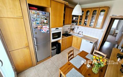 TOP Priestranný zrekonštruovaný byt v Hronseku