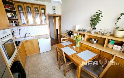 TOP Priestranný zrekonštruovaný byt v Hronseku