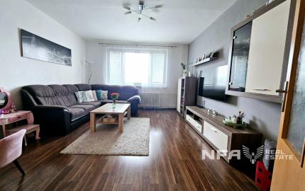 TOP Priestranný zrekonštruovaný byt v Hronseku