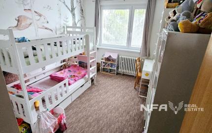 TOP Priestranný zrekonštruovaný byt v Hronseku