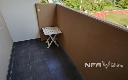 Priestranný 1i byt s veľkou pivnicou a parkovacím miestom.