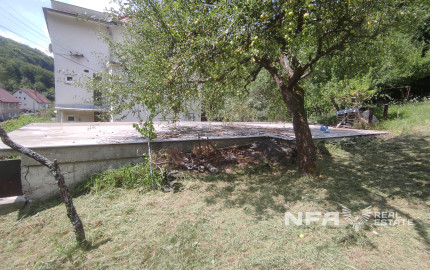 Slnečný pozemok v tichej lokalite pod lesom v lone prírody.