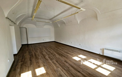 NA PRENÁJOM - Lukratívne priestory s parkovacím miestom