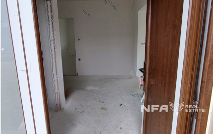 Moderná novostavba v štádiu holodom