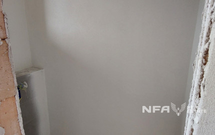 Moderná novostavba v štádiu holodom