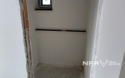 Moderná novostavba v štádiu holodom