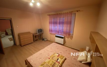 Priestranný 4i byt v Novej Bani s garážou a záhradkou