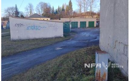 Veľká garáž v Handlovej