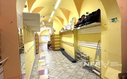 NA PRENÁJOM - obchodný priestor na pešej zóne