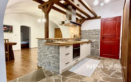 REZERVOVANÝ - Na predaj štýlový 2-izbový byt v historickom centre Svätého Jura!