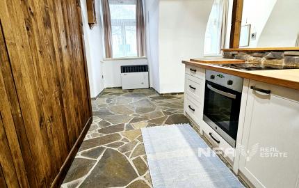 REZERVOVANÝ - Na predaj štýlový 2-izbový byt v historickom centre Svätého Jura!