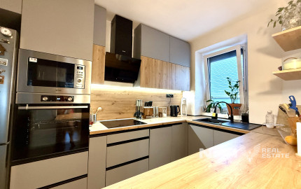 STAČÍ SA LEN NASŤAHOVAŤ - Domček v Jakube