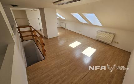NA PRENÁJOM - mezonet/ ateliér v priamom centre mesta