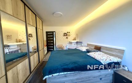 REZERVOVANÝ - NA PREDAJ – veľký, kompletne zrekonštruovaný 2-izbový byt