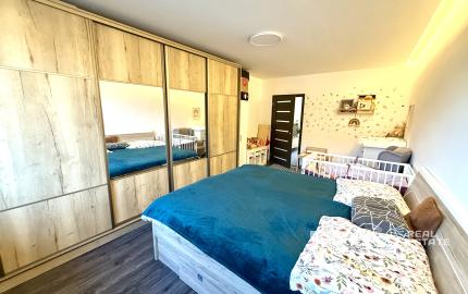 REZERVOVANÝ - NA PREDAJ – veľký, kompletne zrekonštruovaný 2-izbový byt