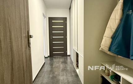 REZERVOVANÝ - NA PREDAJ – veľký, kompletne zrekonštruovaný 2-izbový byt