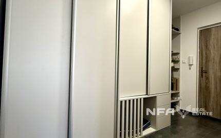 REZERVOVANÝ - NA PREDAJ – veľký, kompletne zrekonštruovaný 2-izbový byt