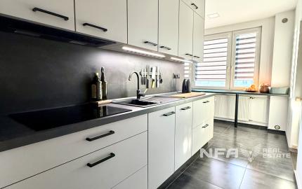 REZERVOVANÝ - NA PREDAJ – veľký, kompletne zrekonštruovaný 2-izbový byt