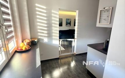 REZERVOVANÝ - NA PREDAJ – veľký, kompletne zrekonštruovaný 2-izbový byt