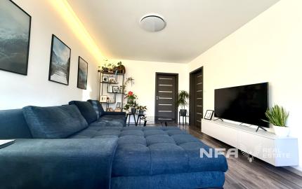 REZERVOVANÝ - NA PREDAJ – veľký, kompletne zrekonštruovaný 2-izbový byt