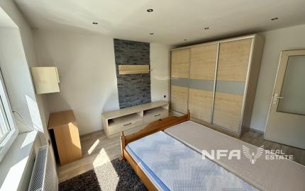 Priestranný 3-i byt s garážou a záhradkou – Pukanec