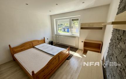 Priestranný 3-i byt s garážou a záhradkou – Pukanec