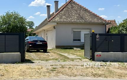 Veľký pozemok, nekonečné možnosti využitia - dom v Modranoch