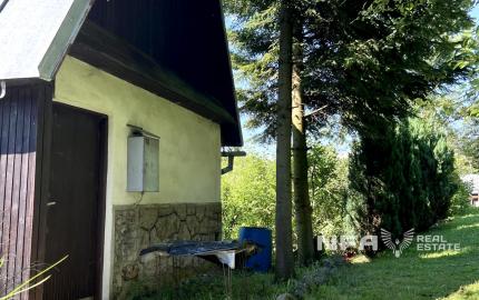 Útulná záhradná chatka s udržiavanou záhradou vo Zvolene