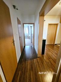 TOP Priestranný zrekonštruovaný byt v Hronseku