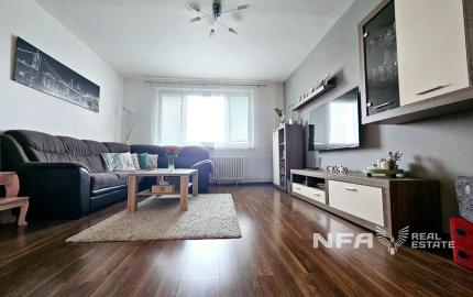 TOP Priestranný zrekonštruovaný byt v Hronseku