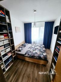 TOP Priestranný zrekonštruovaný byt v Hronseku