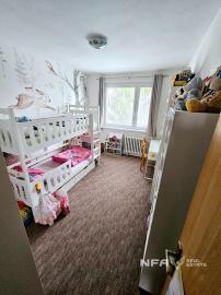 TOP Priestranný zrekonštruovaný byt v Hronseku