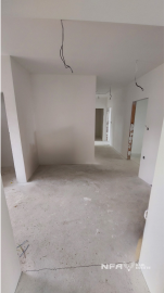 Moderná novostavba v štádiu holodom