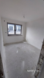 Moderná novostavba v štádiu holodom