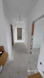 Moderná novostavba v štádiu holodom