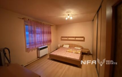 Priestranný 4i byt v Novej Bani s garážou a záhradkou