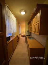 Priestranný 4i byt v Novej Bani s garážou a záhradkou