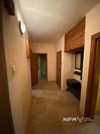 Priestranný 4i byt v Novej Bani s garážou a záhradkou