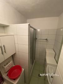 Priestranný 4i byt v Novej Bani s garážou a záhradkou