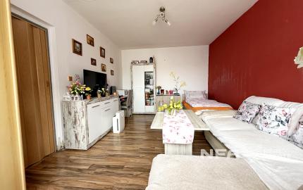 REZERVOVANÝ - Na predaj priestranný 1-izbový byt vo vyhľadávanej lokalite