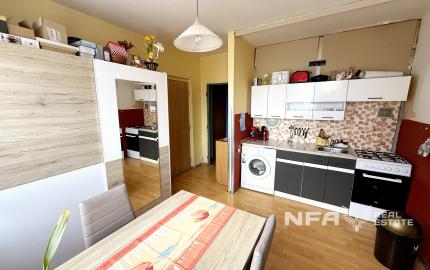 REZERVOVANÝ - Na predaj priestranný 1-izbový byt vo vyhľadávanej lokalite