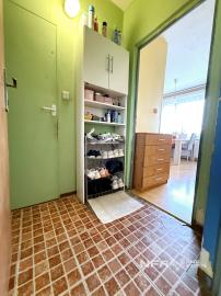 REZERVOVANÝ - Na predaj priestranný 1-izbový byt vo vyhľadávanej lokalite