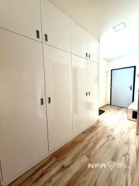 Štýlový 3-izbový byt s terasou, jacuzzi a parkovaním