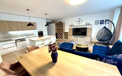 Štýlový 3-izbový byt s terasou, jacuzzi a parkovaním