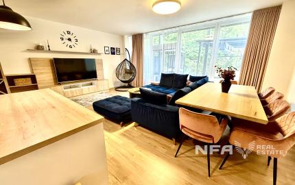 Štýlový 3-izbový byt s terasou, jacuzzi a parkovaním