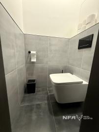 NA PREDAJ – veľký, kompletne zrekonštruovaný 2-izbový byt